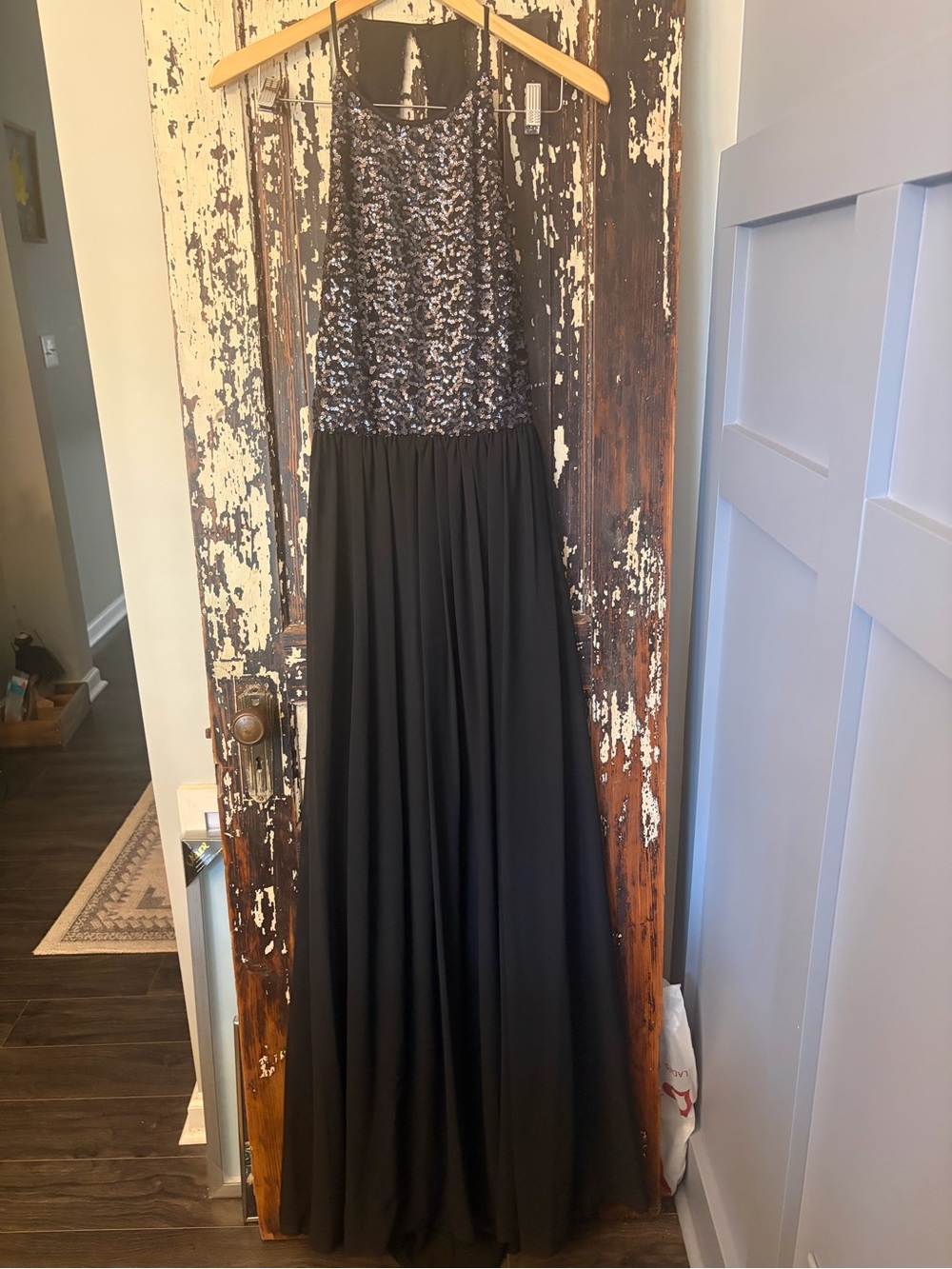 Vera Wang formal Black Evening Gown with Sequin Bodice. Size 10. MOB. MOG. Event